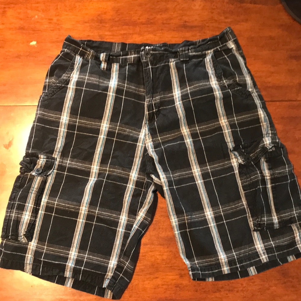 Men’s Airwalk Plaid Cargo Shorts